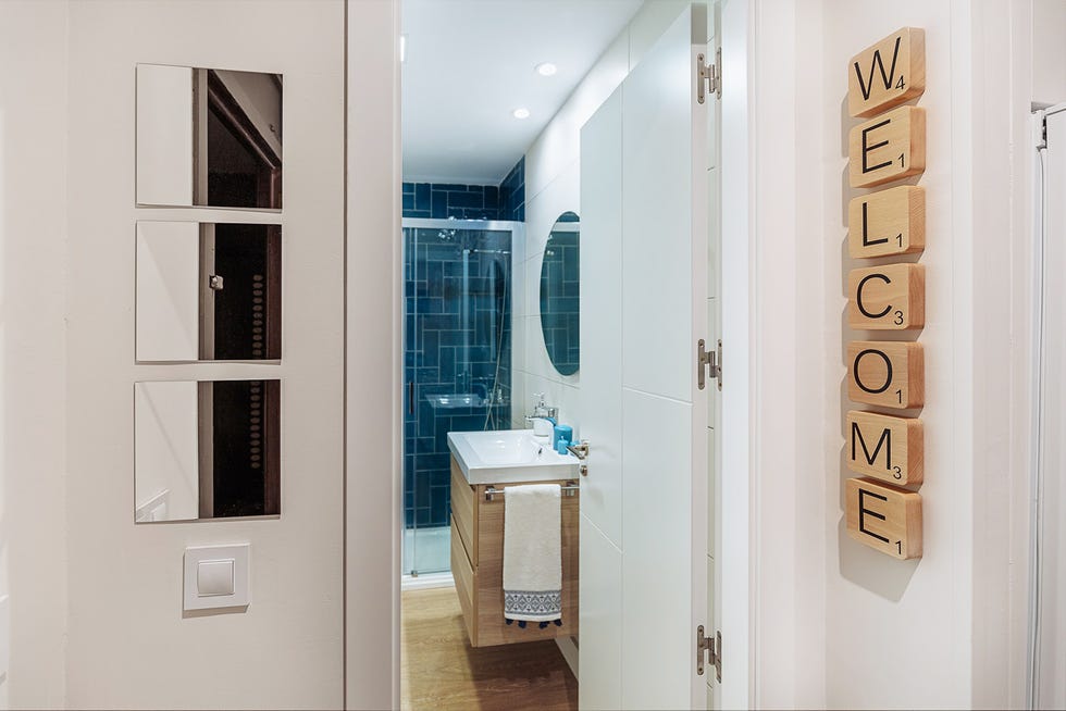 Property, Wall, Floor, Interior design, Plumbing fixture, Fixture, Home door, Tap, Household hardware, Door handle, 