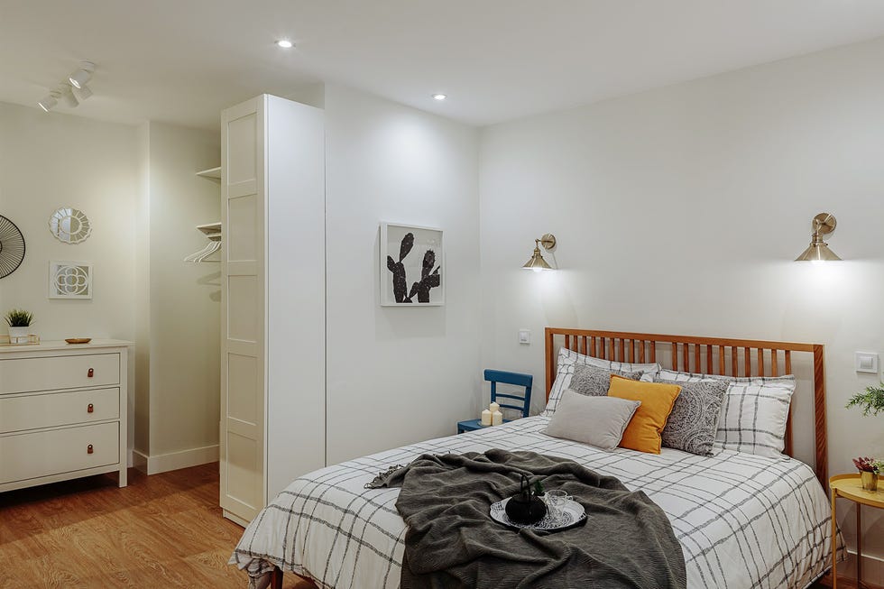 Bed, Room, Interior design, Wood, Bedding, Wall, Property, Floor, Textile, Bedroom, 