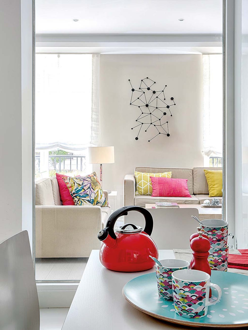 Room, Interior design, Serveware, Dishware, Wall, Interior design, Coffee cup, Porcelain, Fixture, Home, 