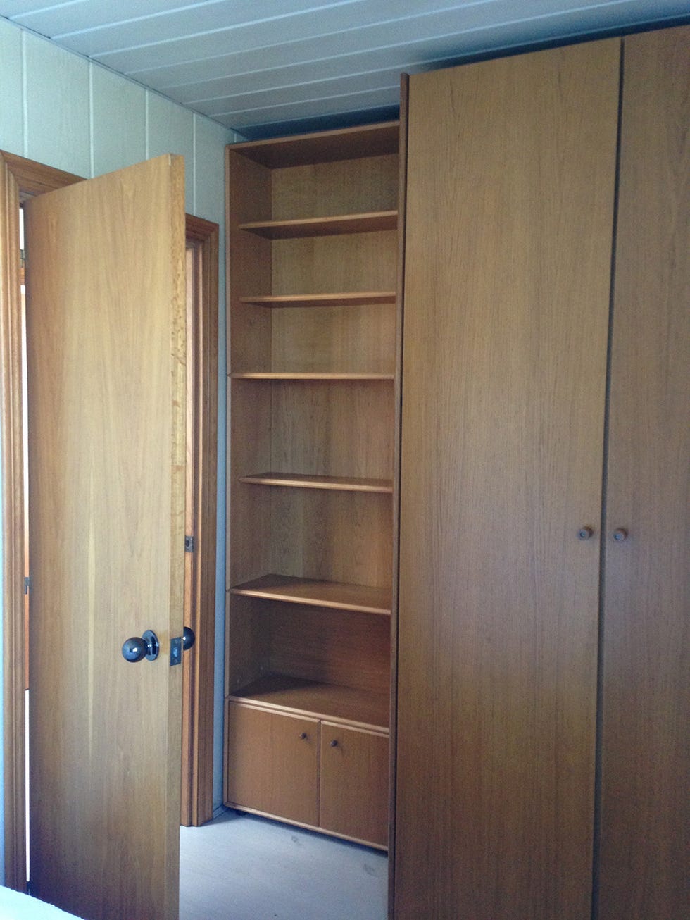 Wood, Hardwood, Property, Wood stain, Wall, Fixture, Plywood, Tan, Cupboard, Wardrobe, 