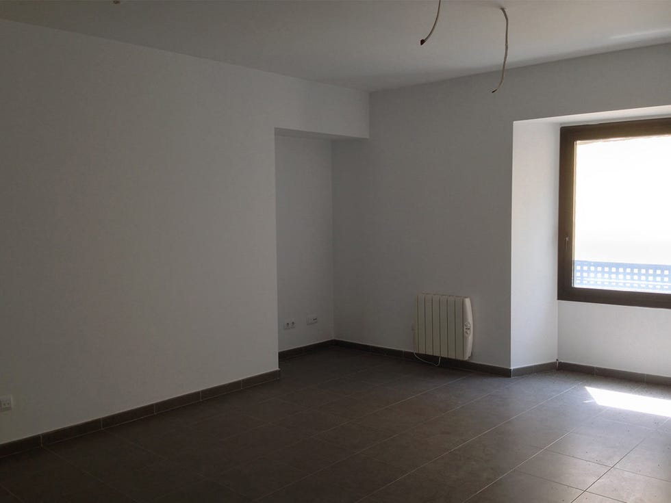 Property, Room, Floor, Wall, Ceiling, Building, House, Daylighting, Interior design, Line, 