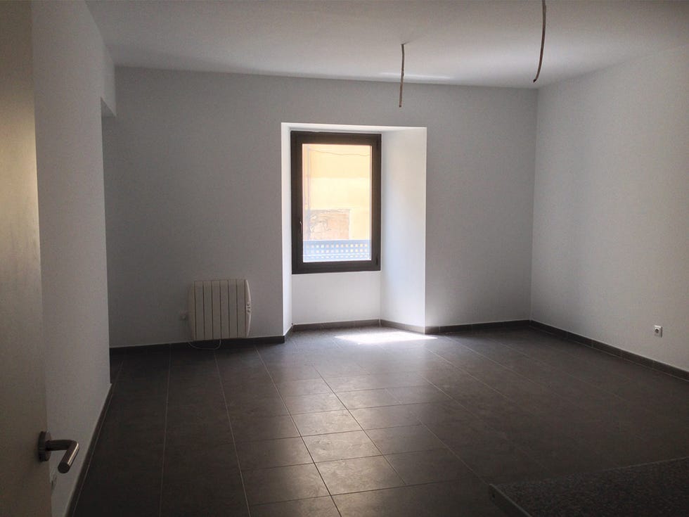 Room, Property, Floor, Daylighting, Building, Ceiling, Flooring, Architecture, Interior design, House, 