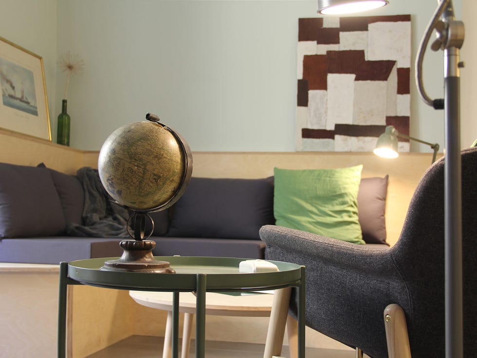 Interior design, Room, Furniture, Living room, Table, Wall, Property, Lampshade, Lighting accessory, Lighting, 