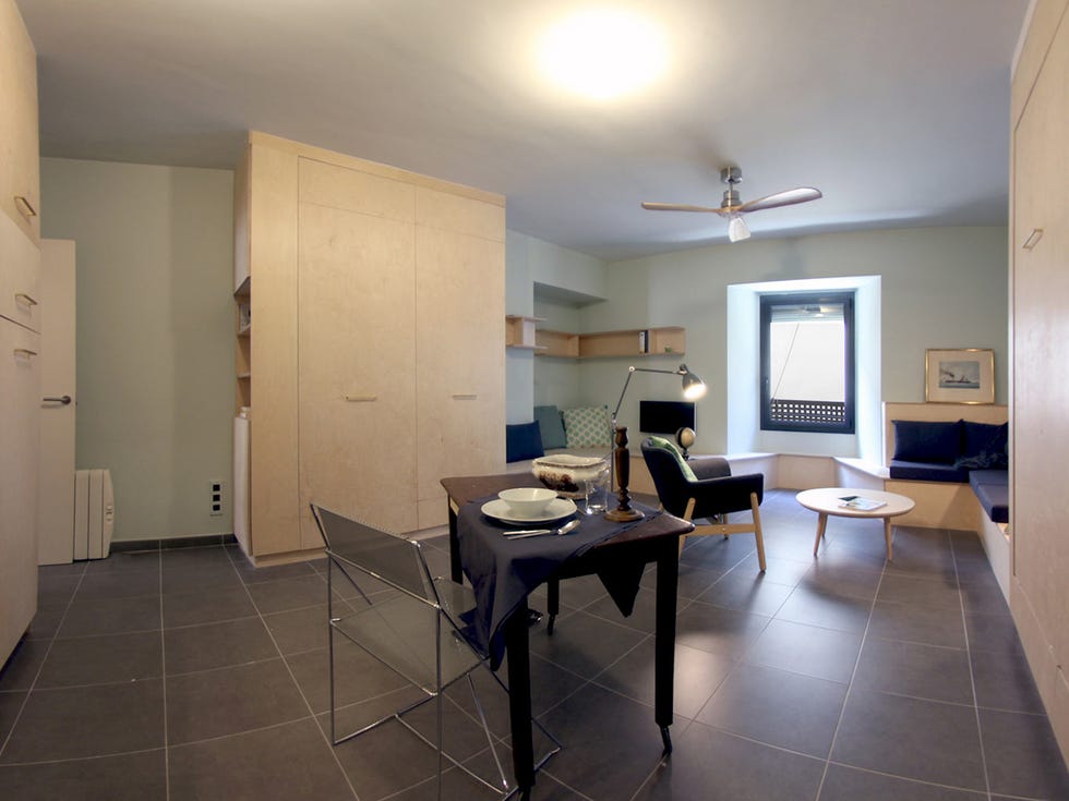 Room, Property, Floor, Building, Interior design, Ceiling, Furniture, Wall, Tile, House, 