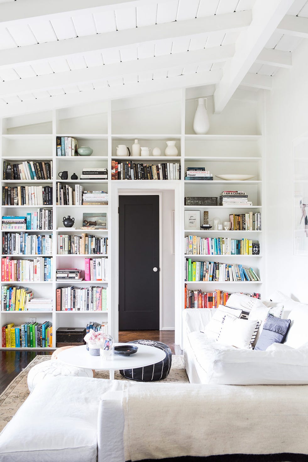 sofá esquinero la casa bohemia de la bloguera de decoración victoria smith