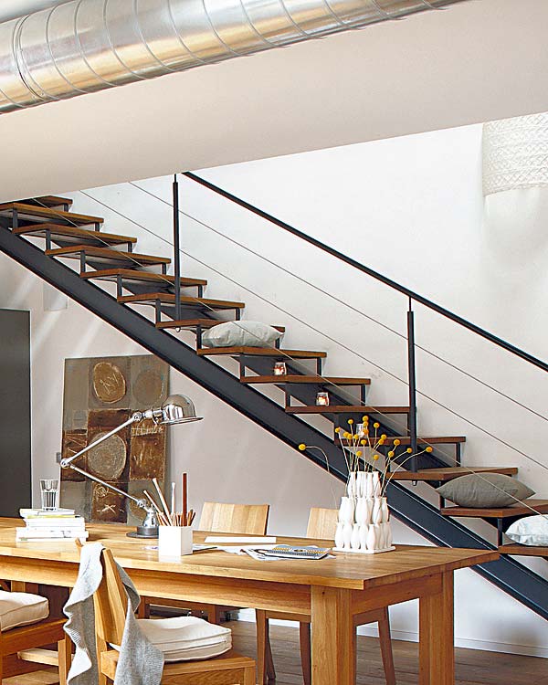 Wood, Stairs, Interior design, Room, Table, Furniture, Hardwood, Handrail, Iron, Wood stain, 