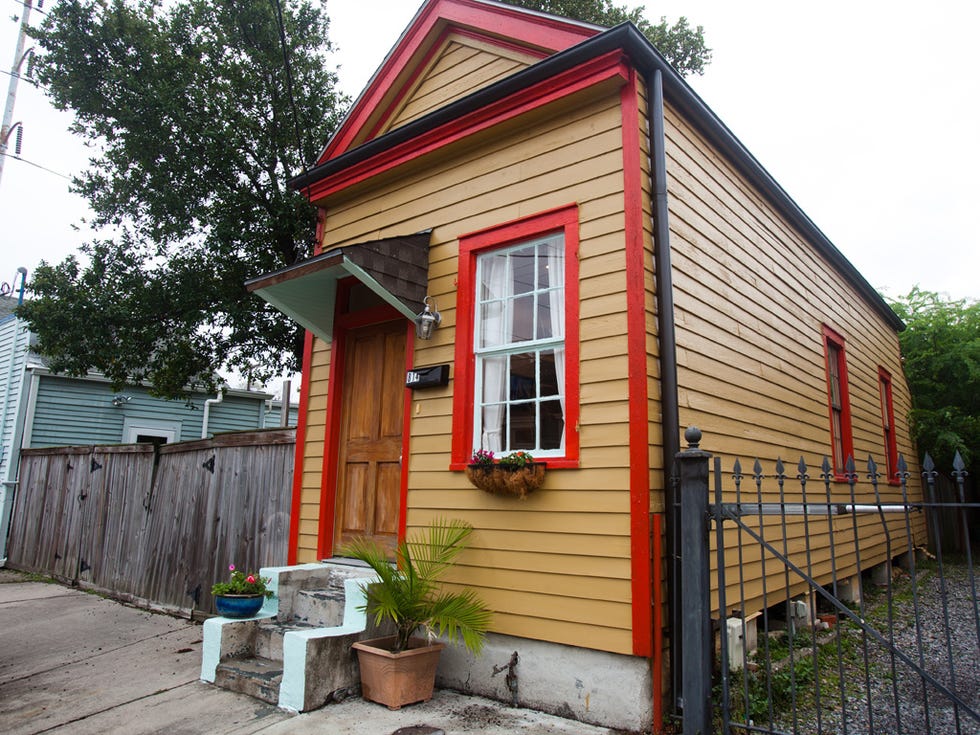 House, Property, Home, Siding, Building, Cottage, Shed, Real estate, Roof, Residential area, 
