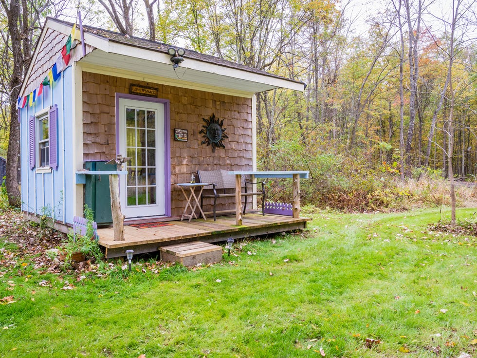 House, Property, Home, Cottage, Building, Tree, Real estate, Log cabin, Rural area, Room, 