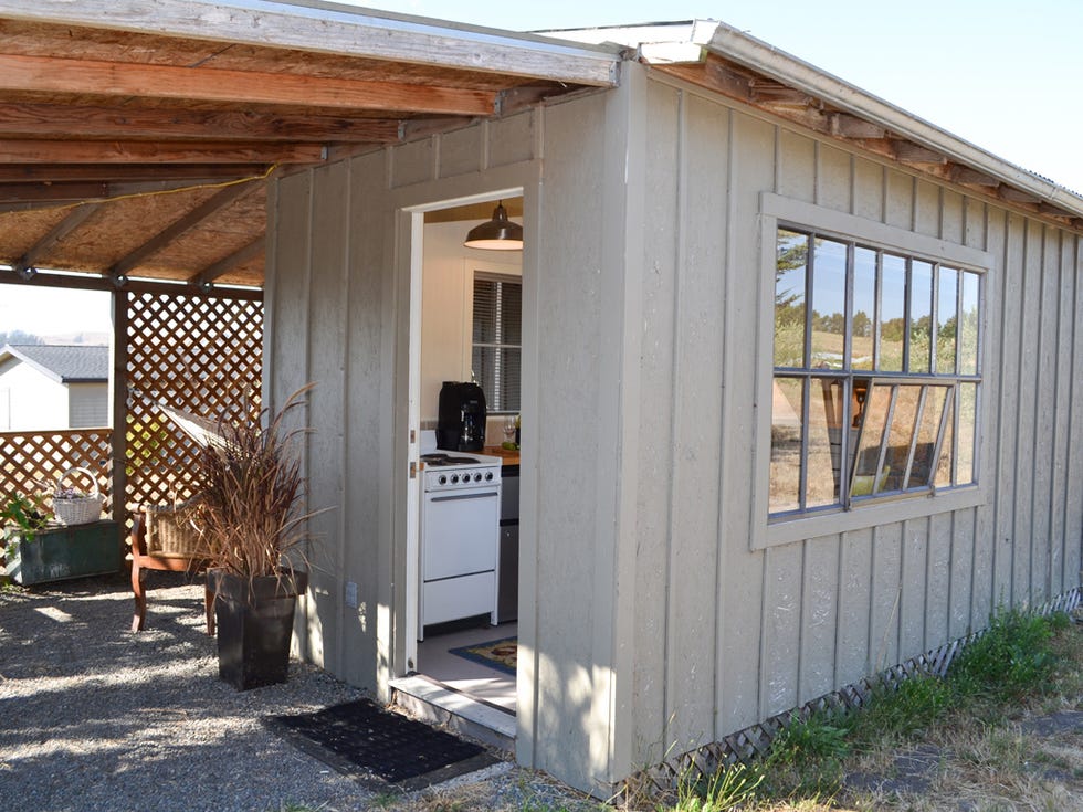 Building, Property, Shed, House, Facade, Architecture, Real estate, Home, Siding, Roof, 