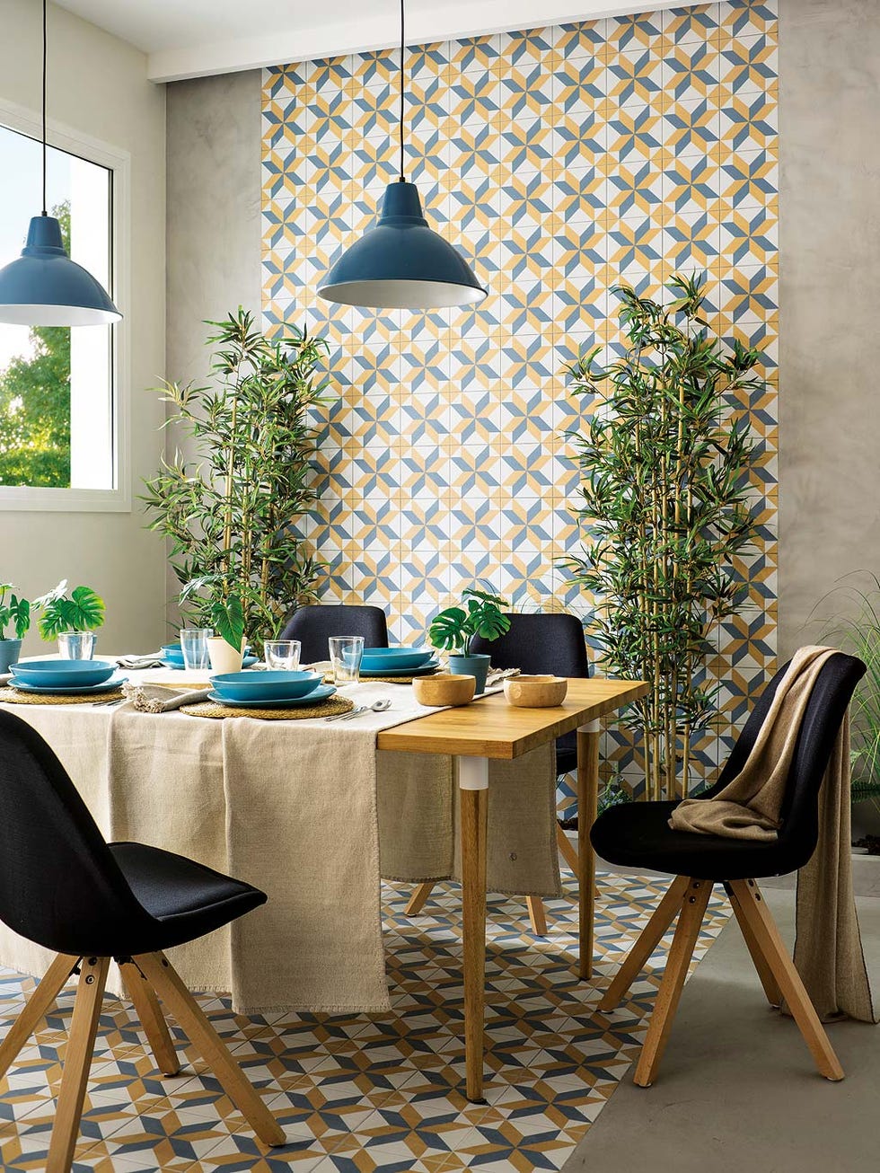 Room, Dining room, Furniture, Interior design, Table, Property, Wall, Lighting, Floor, Home, 