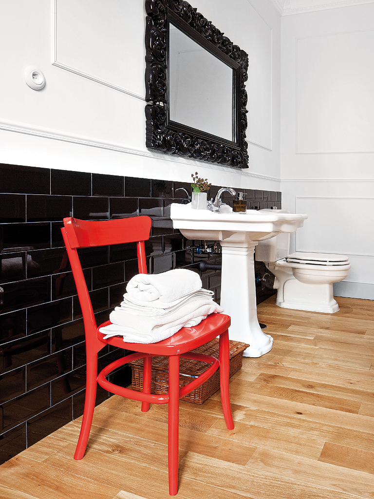 Room, Floor, White, Flooring, Wall, Interior design, Hardwood, Mirror, Home, Toilet seat, 