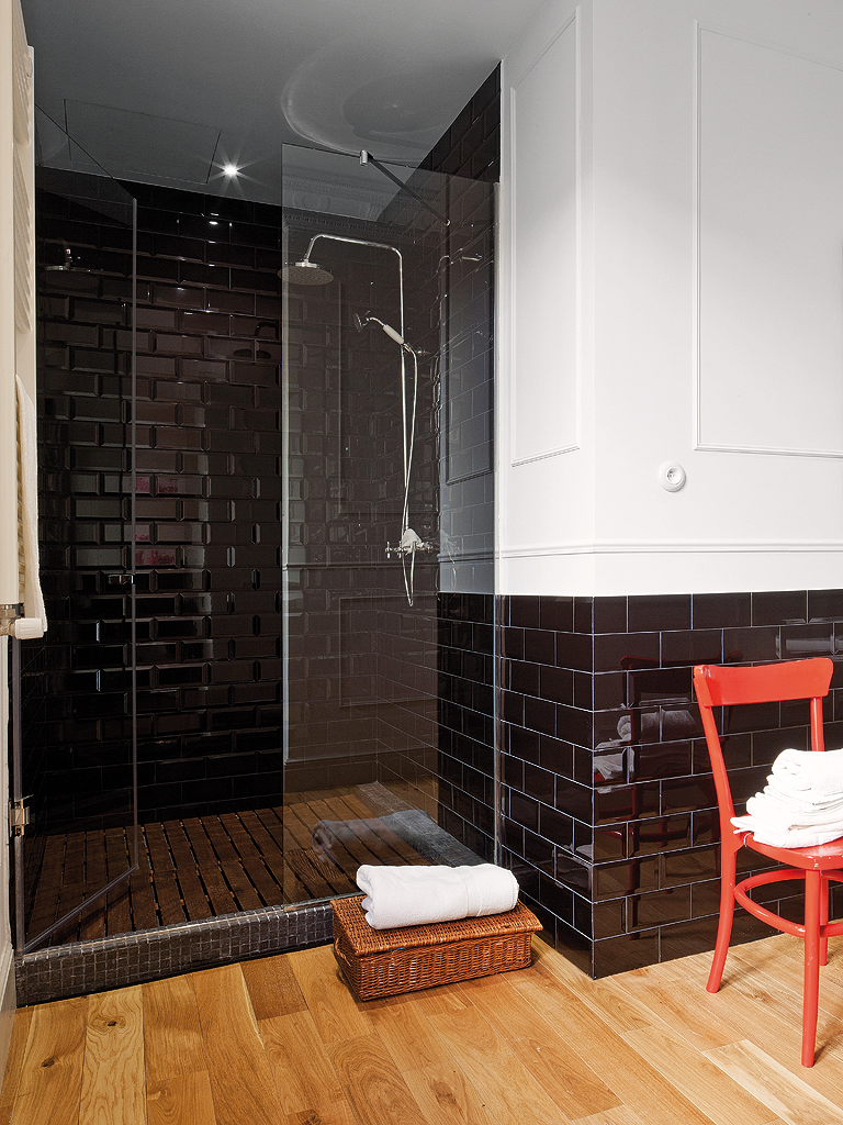 Floor, Flooring, Room, Wall, Hardwood, Fixture, Wood flooring, Rectangle, Laminate flooring, Tile, 