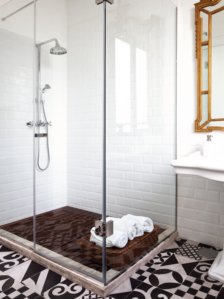 Room, Architecture, Floor, Property, Wall, Interior design, Flooring, Glass, Fixture, Tile, 