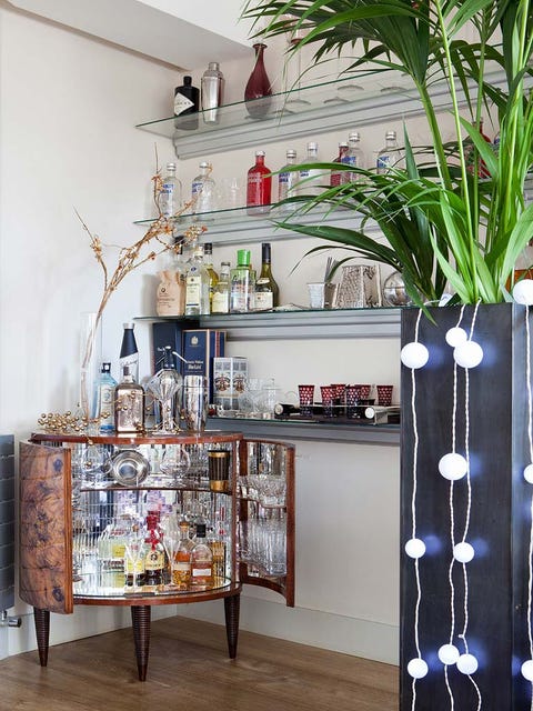 Interior design, Shelving, Shelf, Interior design, Flowerpot, Bottle, Vase, Plant stem, Houseplant, Cabinetry, 