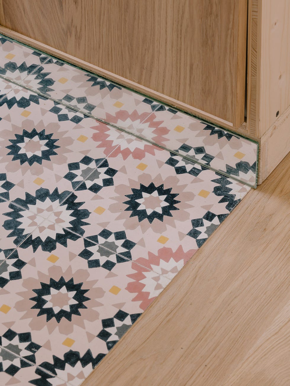 Floor, Flooring, Pattern, Wood, Hardwood, Textile, Mat, Beige, Patchwork, Pattern, 