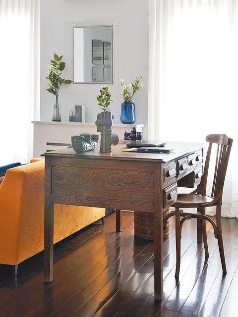 Wood, Interior design, Room, Table, Floor, Furniture, Flooring, Glass, Hardwood, Interior design, 