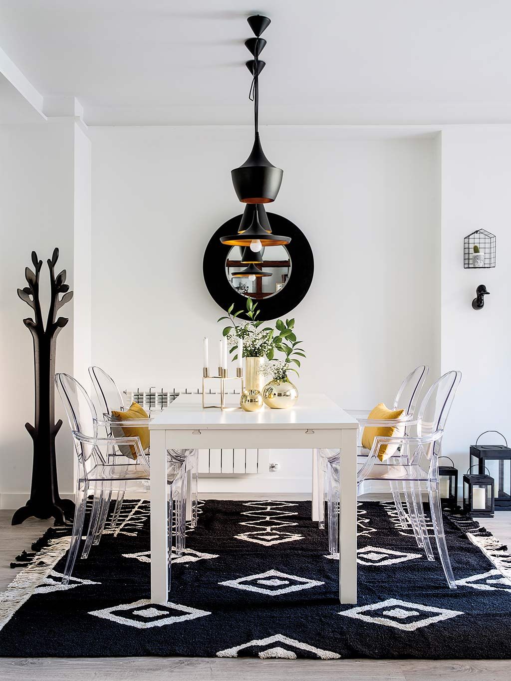 White, Black, Room, Furniture, Black-and-white, Interior design, Table, Dining room, Chandelier, Monochrome photography, 