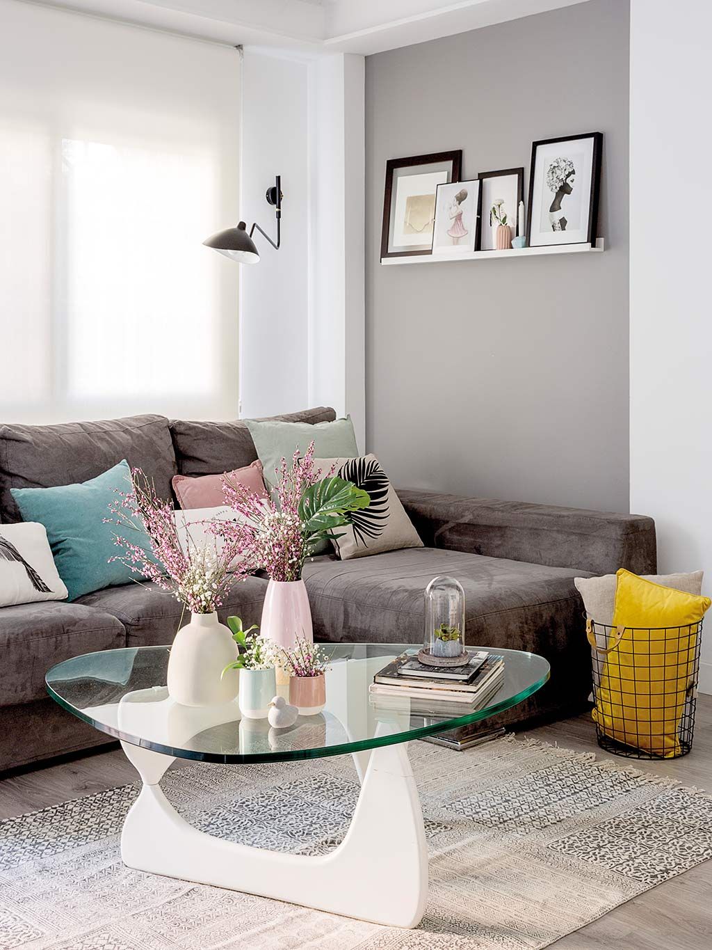 Living room, Room, Furniture, Interior design, Coffee table, Green, Property, Table, Yellow, Home, 