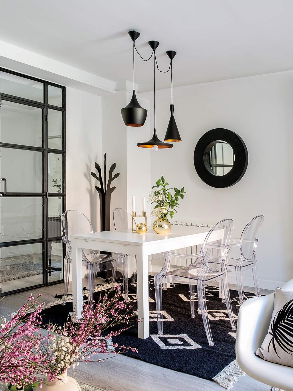 White, Room, Dining room, Furniture, Interior design, Black, Table, Black-and-white, Ceiling, Lighting, 