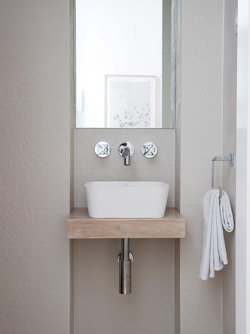 Bathroom, Room, Property, Plumbing fixture, Sink, Bathroom accessory, Bathroom cabinet, Wall, Furniture, Bathroom sink, 