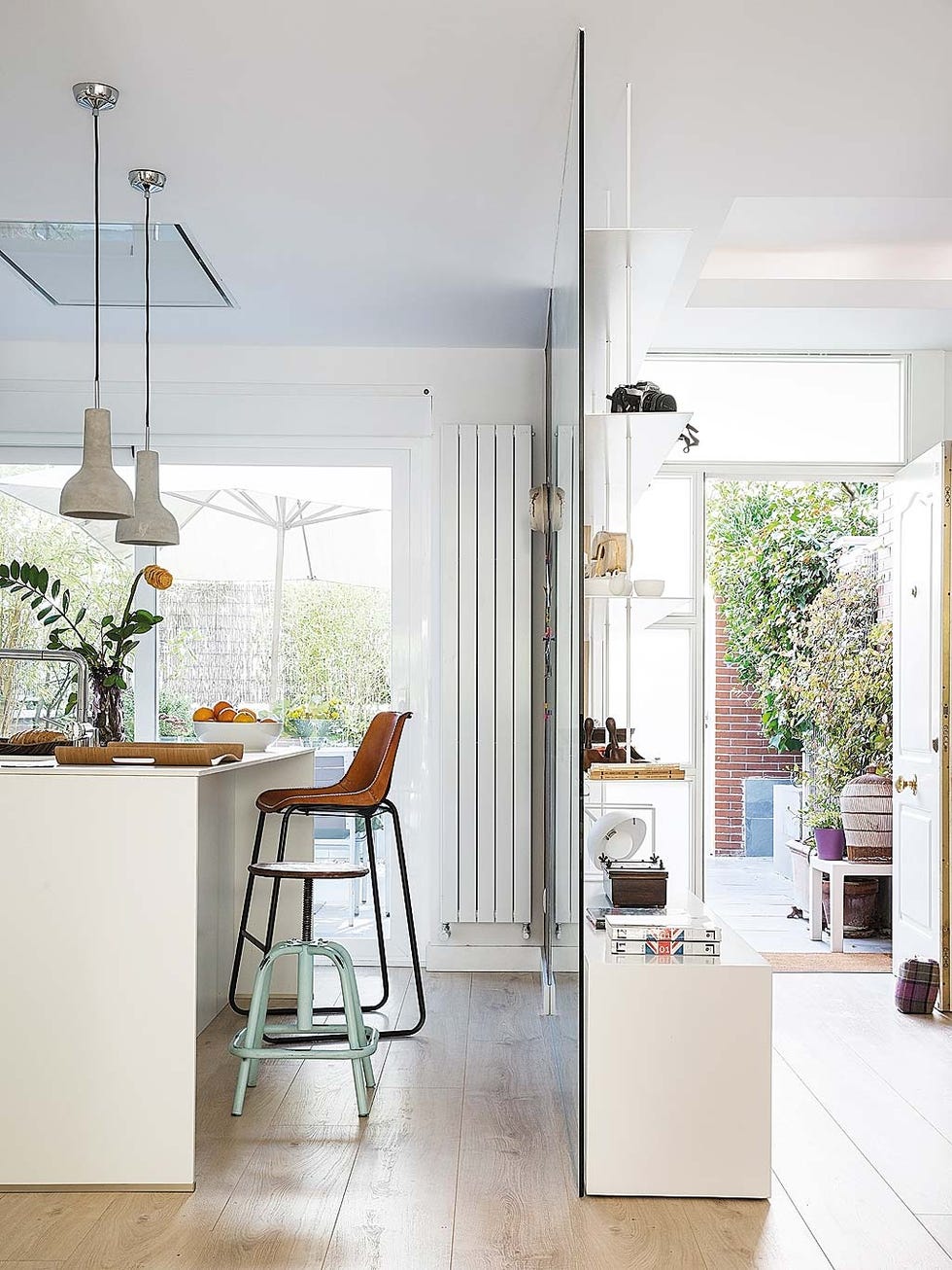 White, Room, Furniture, Floor, Interior design, Property, House, Kitchen, Ceiling, Building, 