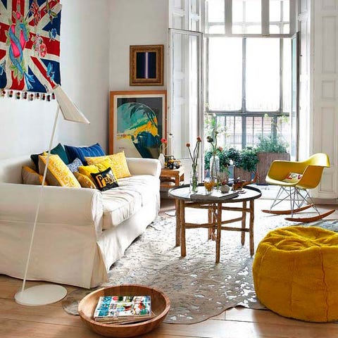 Casa cosmopolita: salón con colores