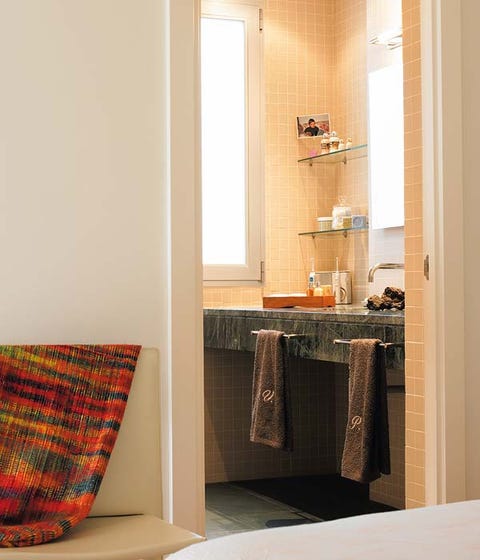 Interior design, Room, Textile, Wall, Floor, Flooring, Interior design, Fixture, Linens, Window treatment, 