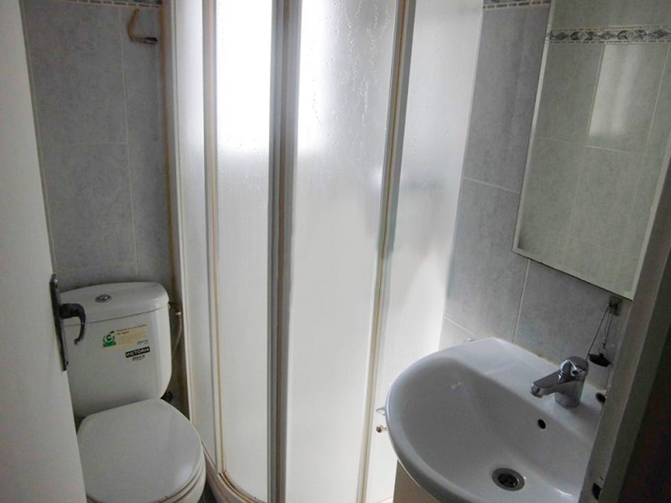 Bathroom, Toilet, Property, Plumbing fixture, Room, Toilet seat, Architecture, Urinal, Plumbing, Tile, 