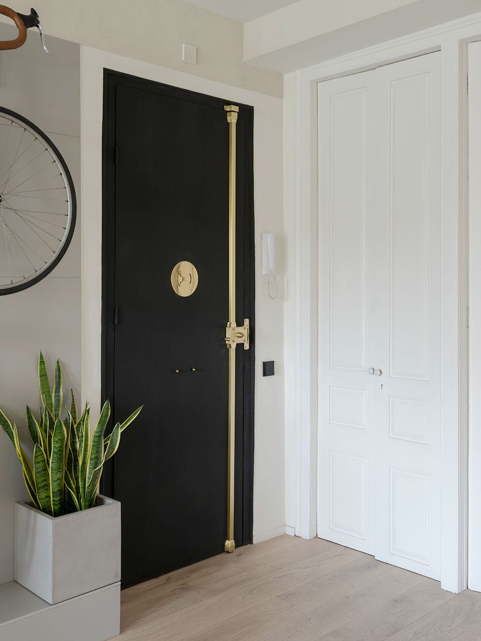 Door, Home door, Room, Vehicle door, Automotive exterior, Floor, Wall, Interior design, Material property, Auto part, 