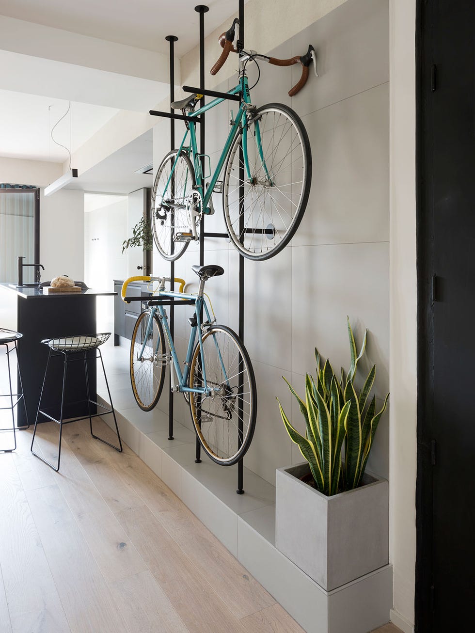 Bicycle wheel, Bicycle, Room, Ceiling, Shelf, Vehicle, Bicycle fork, Interior design, Bicycle accessory, Architecture, 