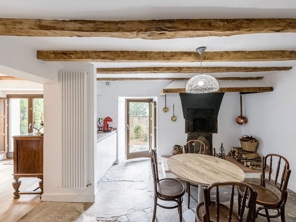 Room, Ceiling, Property, Furniture, Interior design, Building, House, Dining room, Table, Wall, 