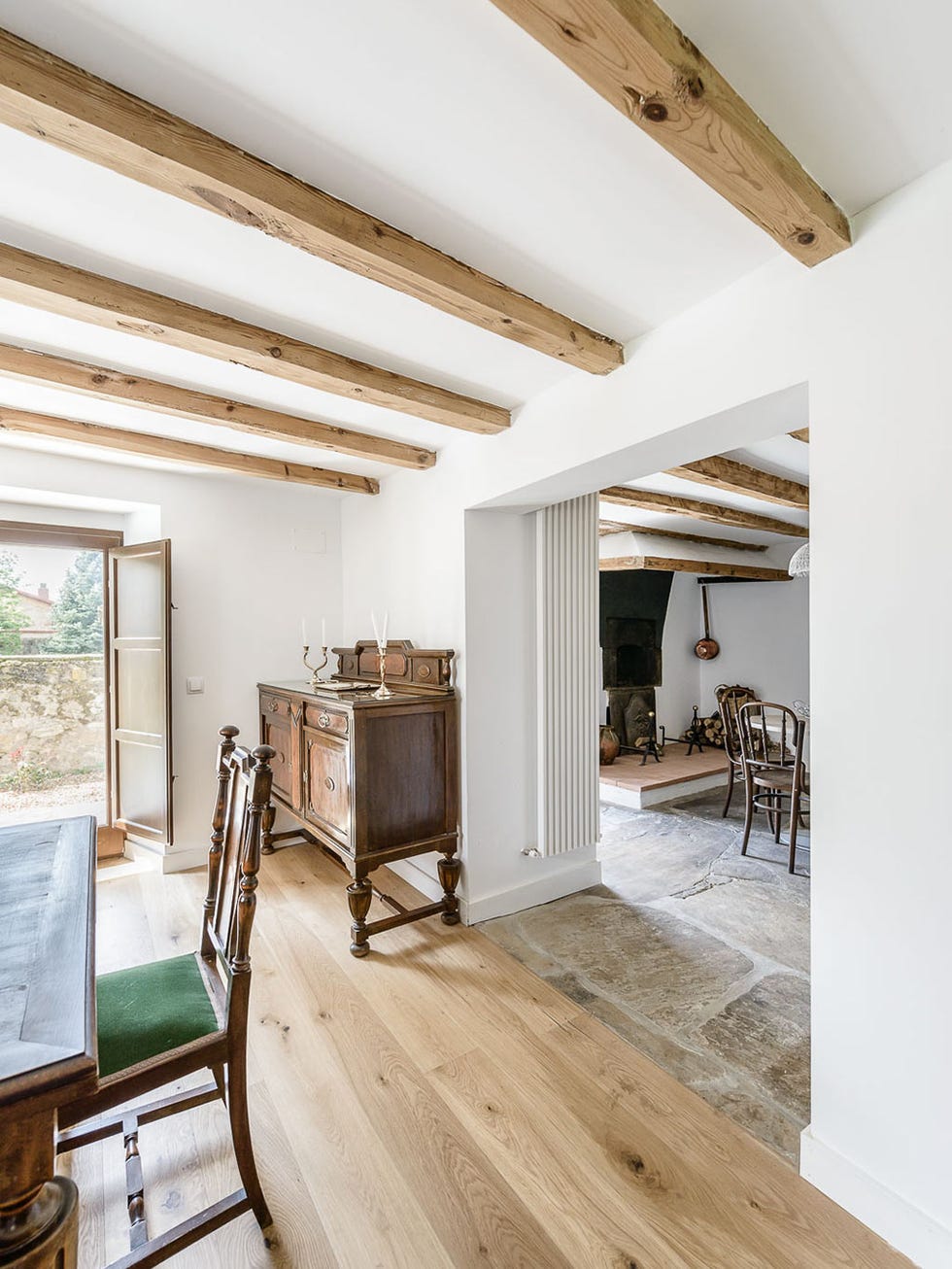 Room, Ceiling, Property, Wood flooring, Floor, Interior design, Building, Beam, House, Hardwood, 