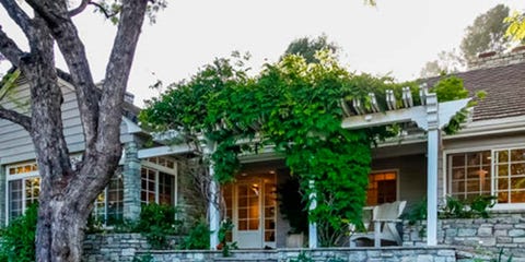 Property, Yard, Home, Garden, House, Building, Backyard, Residential area, Courtyard, Tree, Property, Yard, Home, Garden, House, Building, Backyard, Residential area, Courtyard, Tree,