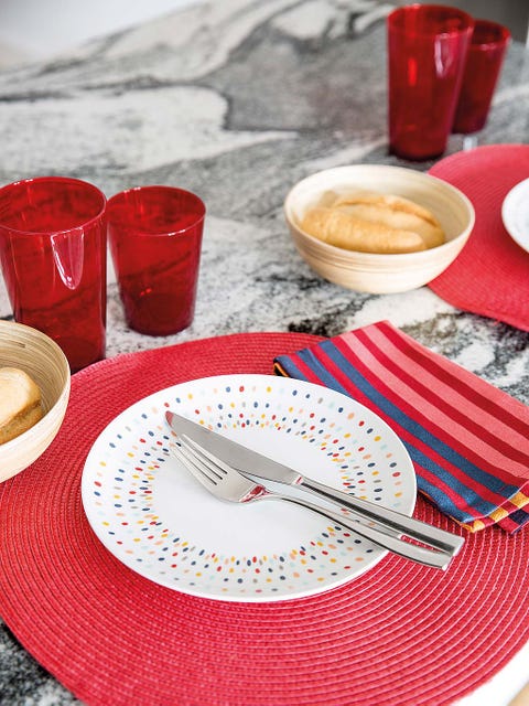 Food, Dishware, Dish, Plate, Cuisine, Placemat, Tablecloth, Table, Ingredient, Linens, 