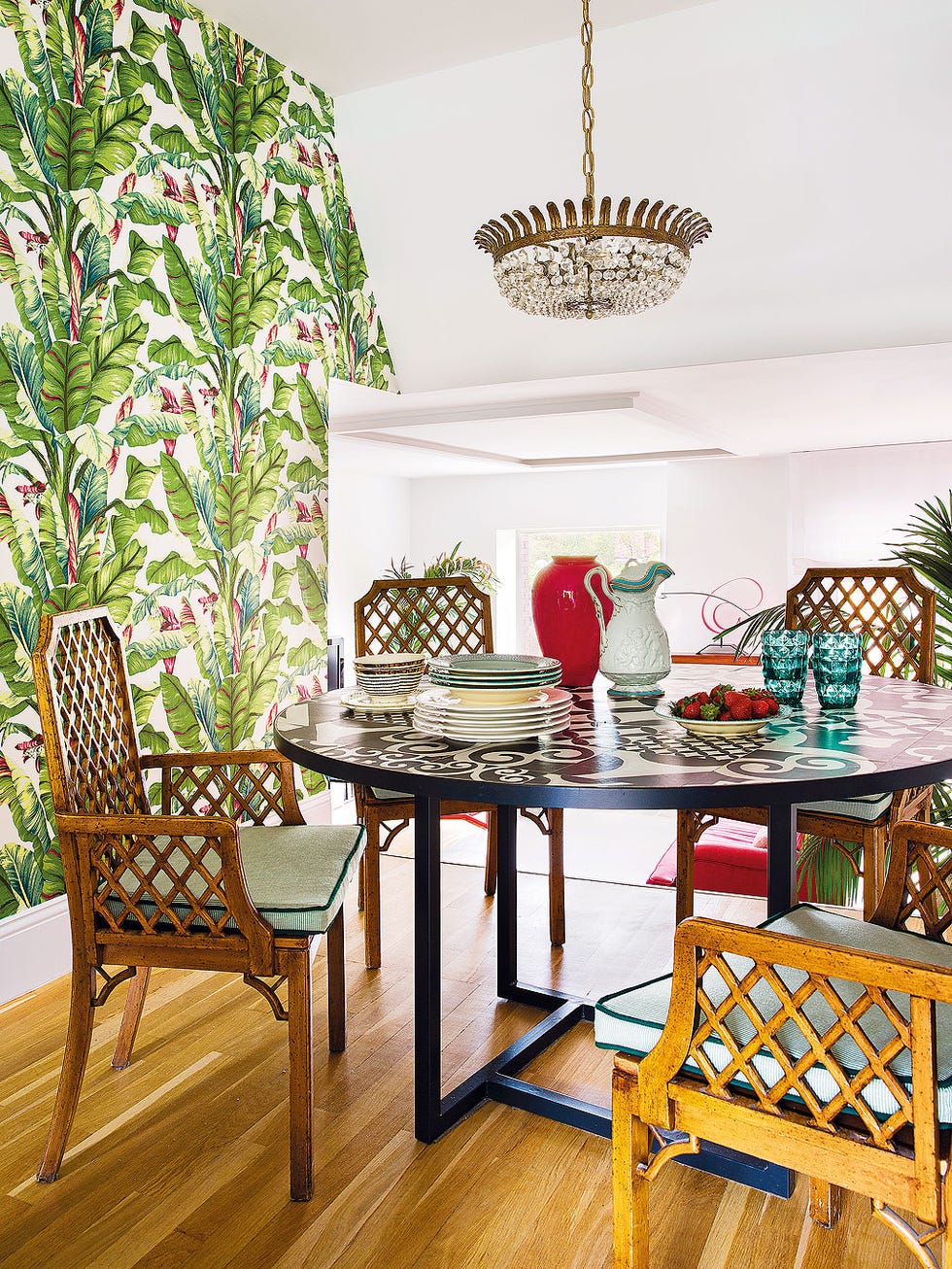 Room, Furniture, Green, Interior design, Table, Property, Dining room, Chair, Wall, Floor, 