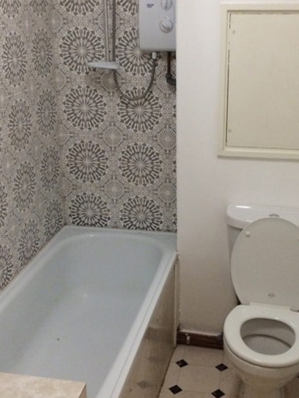 Toilet seat, Property, Wall, Room, Architecture, Bathtub, Purple, Toilet, Floor, Plumbing fixture, 