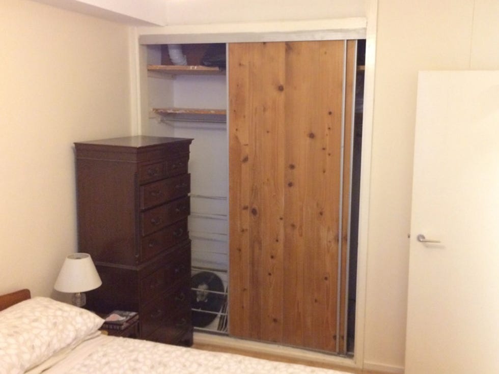 Wood, Room, Property, Wood stain, Hardwood, Wall, Furniture, Pattern, Cabinetry, Bed, 