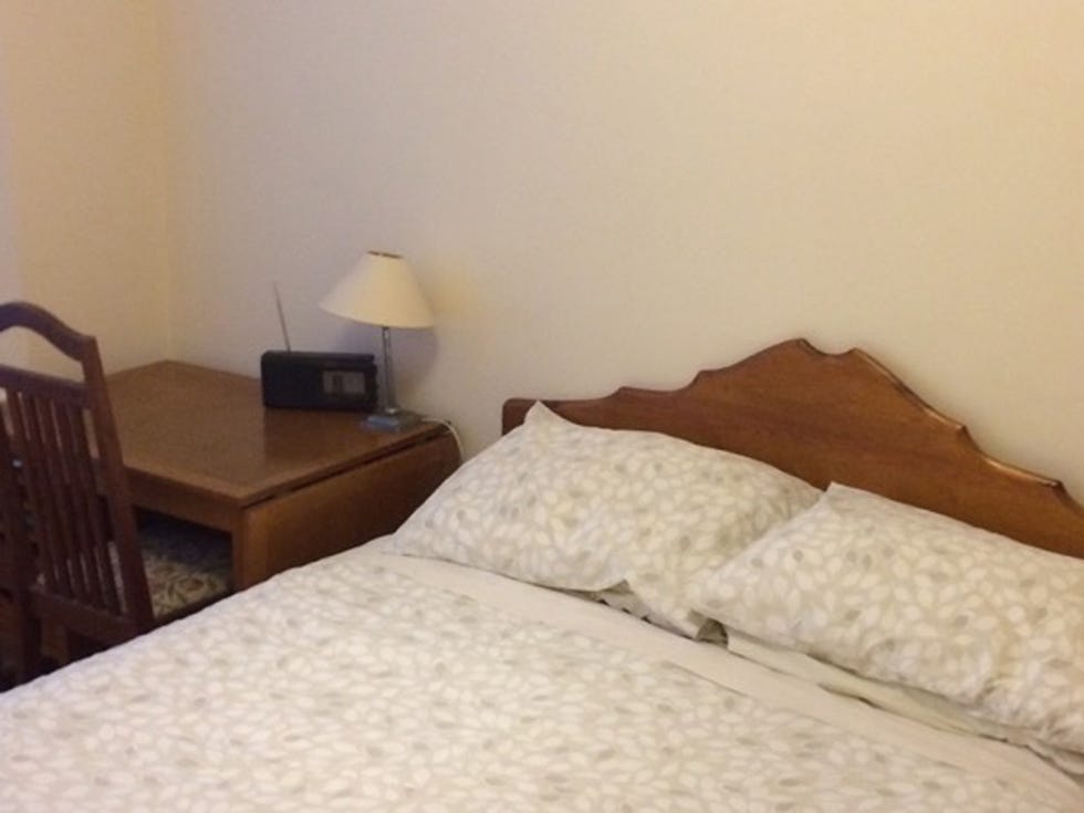 Bed, Room, Wood, Property, Bedding, Textile, Furniture, Bedroom, Wall, Interior design, 