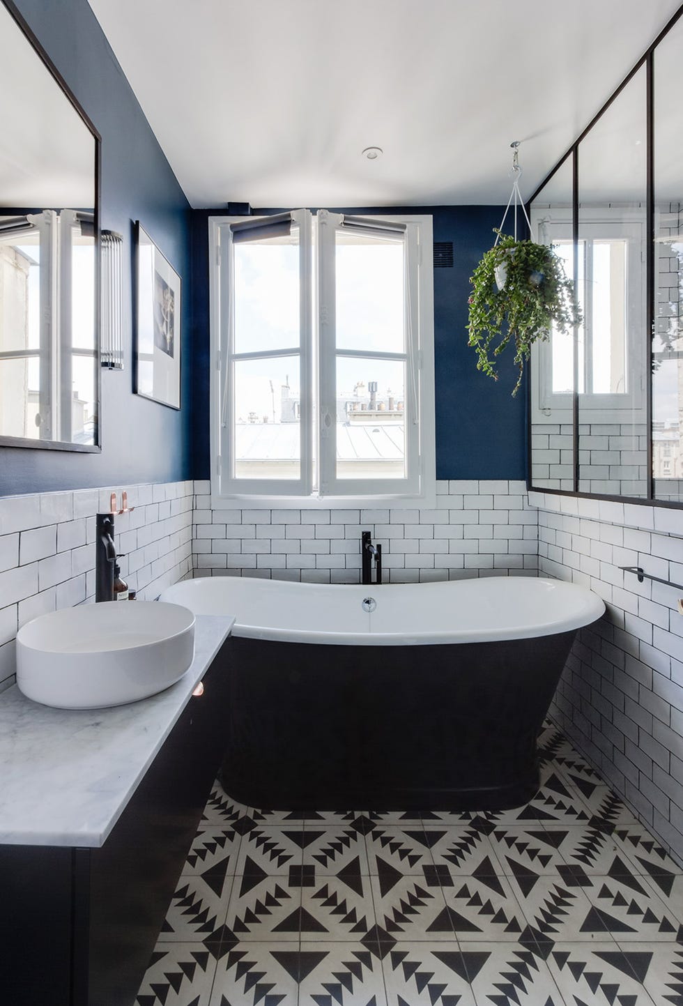 Bathroom, Room, Black, Tile, Property, Interior design, Bathtub, Floor, Architecture, Building, 