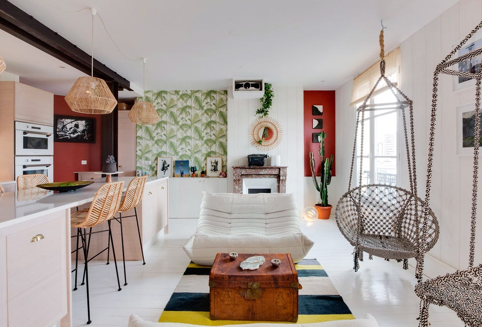 Room, Interior design, Furniture, Property, Building, House, Ceiling, Living room, Home, Table, 