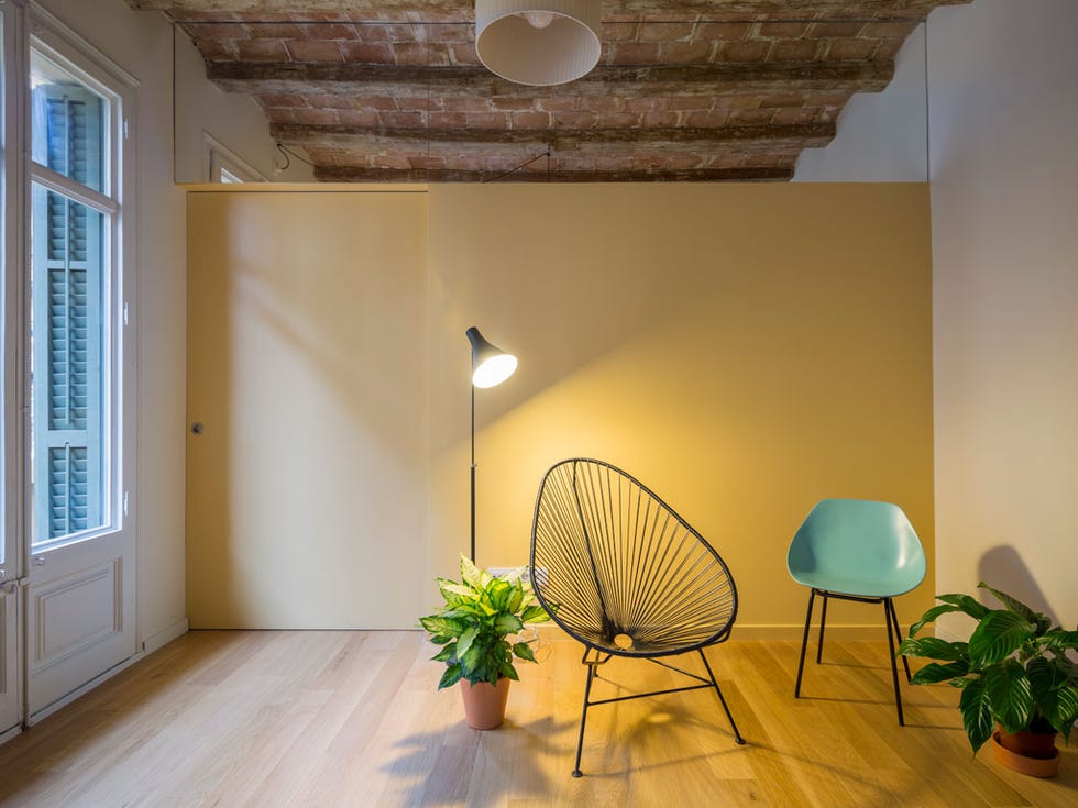 Wood, Lighting, Interior design, Room, Floor, Flooring, Wall, Hardwood, Ceiling, Furniture, 