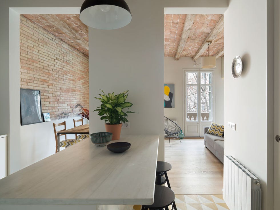 Room, Interior design, Floor, Flooring, Wall, Table, Ceiling, Flowerpot, Interior design, Light fixture, 
