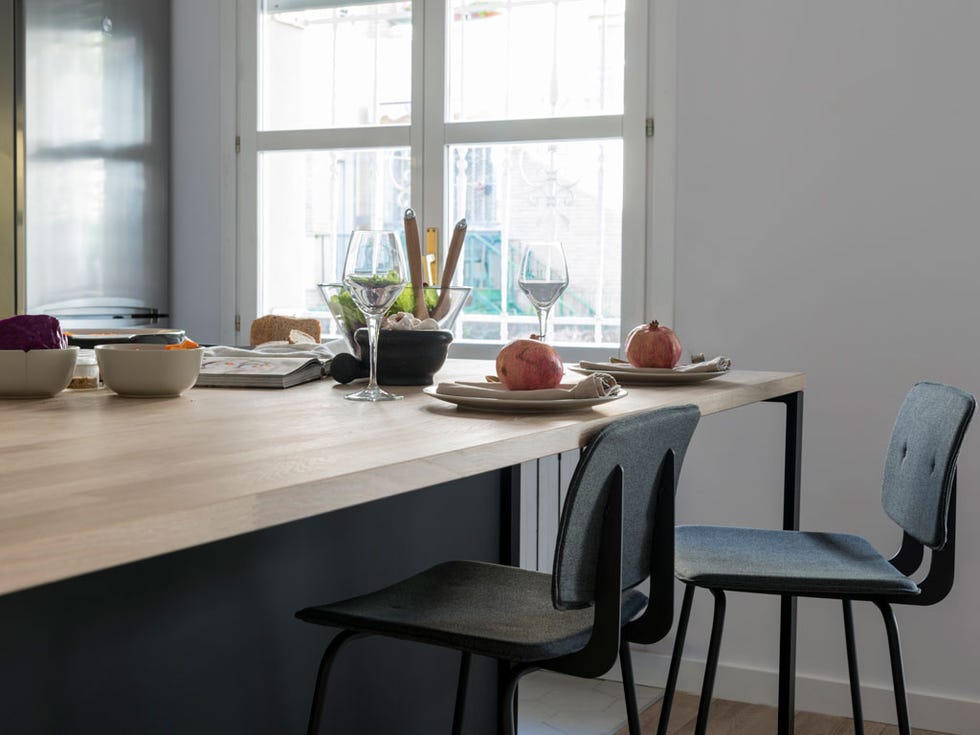 Window, Serveware, Dishware, Room, Table, Furniture, Interior design, Glass, Fixture, Porcelain, 