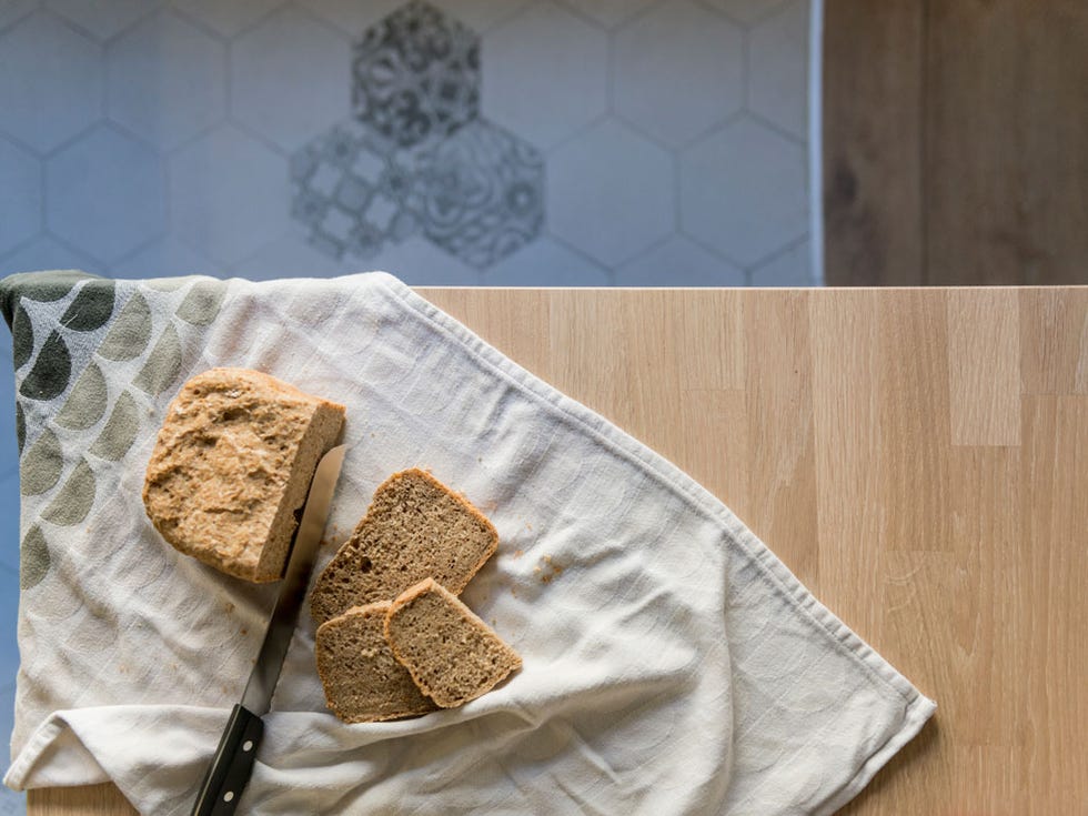 Napkin, Textile, Finger food, Linens, Hardwood, Home accessories, Wood stain, Beige, Household supply, Gluten, 