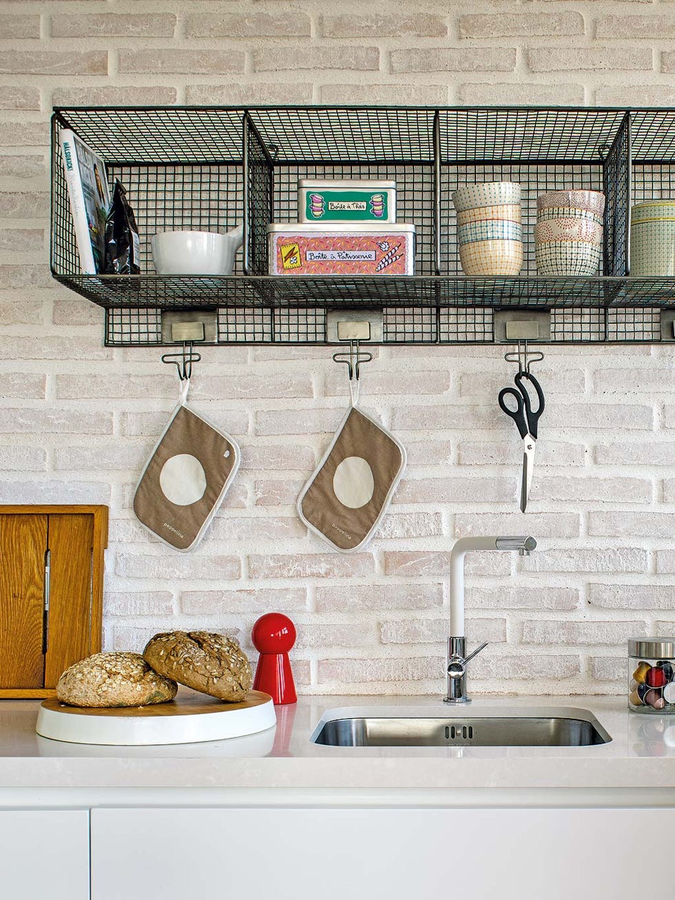 Tile, Room, Kitchen, Wall, Interior design, Countertop, Shelf, Furniture, Brick, Material property, 