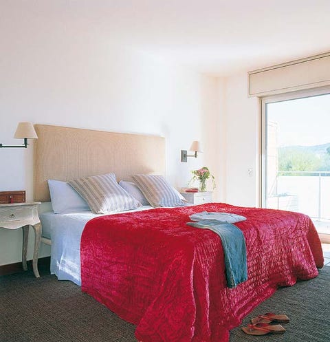 Bed, Room, Interior design, Lighting, Floor, Bedding, Property, Bed sheet, Bedroom, Textile, 
