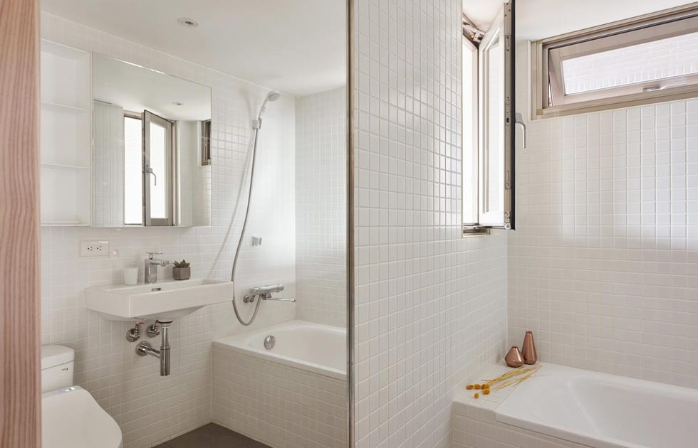 Plumbing fixture, Room, Architecture, Interior design, Property, Wall, Bathtub, Tile, Floor, Real estate, 