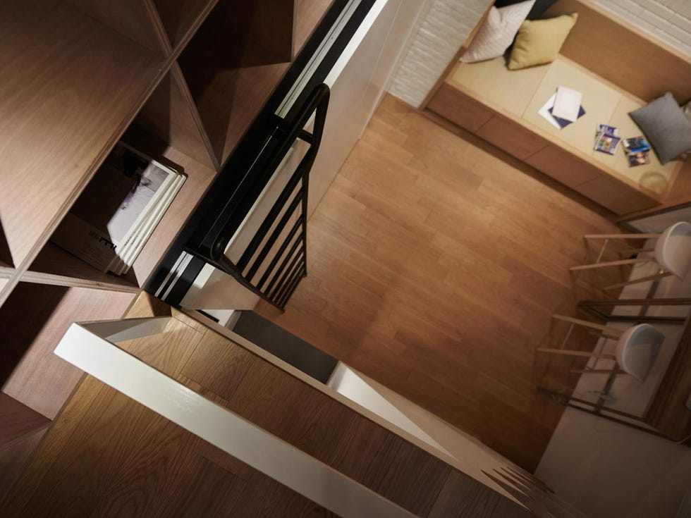 Wood, Floor, Flooring, Property, Stairs, Hardwood, Wood stain, Shipping box, Handrail, Laminate flooring, 