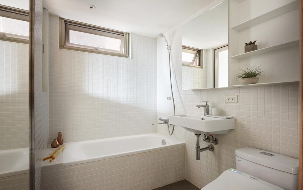 Plumbing fixture, Room, Interior design, Architecture, Property, Wall, Tile, Floor, Real estate, Bathtub, 