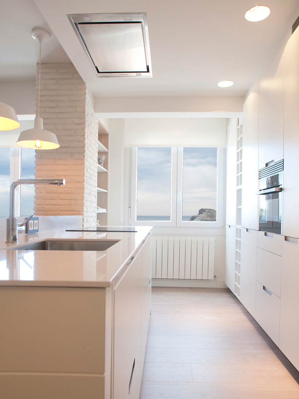 Lighting, Interior design, Floor, Architecture, Room, Property, Flooring, Glass, Ceiling, Light fixture, 